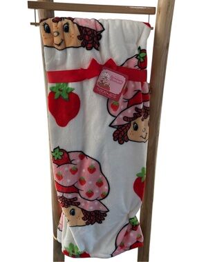 NWT Strawberry Shortcake Plush Throw Blanket 50” x 70” Super Soft Cozy